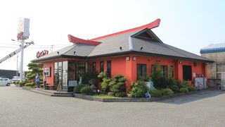 建物が特徴的な回転寿司屋さん