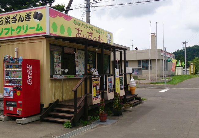 アイスもおいしいがビックリグルメも！