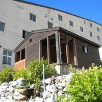 露天風呂小屋（右が男性、左が女性用）