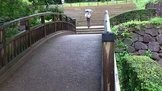 三十間長屋へ向かう橋