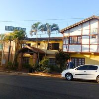 木造で別荘風の趣あり