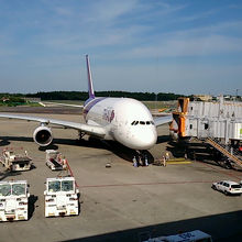 A380には3か所から乗り込みます