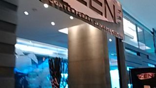 ローカル向け寿司レストラン