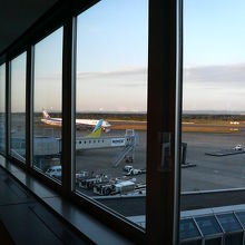 搭乗ブリッジに「ROYCE」の文字です。