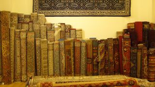 本物を見て学んで買える絨毯専門店