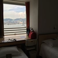 ツインです。スーツケースが大きいと広げるスペースはなさそうで