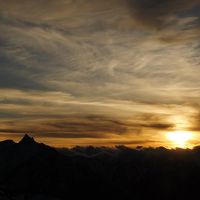 夕方。シルエットは槍ヶ岳