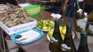 日曜日は規模が小さい