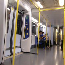 空港駅を出た直後の車内