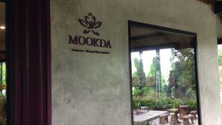 自然に囲まれたスパ