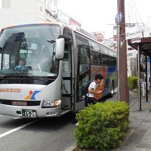 水戸駅に停車中のみと号、茨交の三菱最新鋭車。
