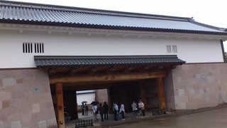 本当は金沢城の正門