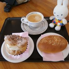 イートインコーナーがありますので、いただきました。