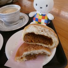 カレーパンはこんな感じです。