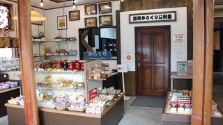 関所にある箱根細工の店