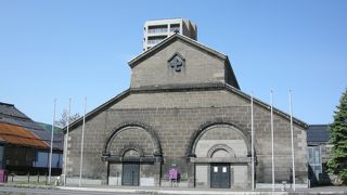 面白い形の倉庫