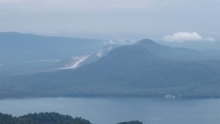 屈斜路湖や付近の山並みが楽しめます