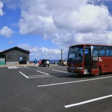 北のカナリアパークまでは無料のバスで。