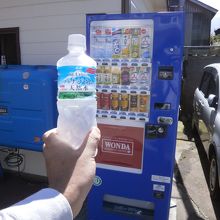 自販機はありますが、香深で用意されることを勧めます。