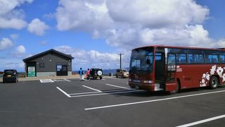 知床から元地灯台を経由して桃岩展望台まで歩く約４．５キロ(約３時間程度)のトレッキングルート