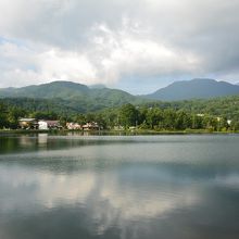 目の前の蓼科湖