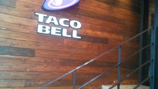 レジは並ぶけど席はある