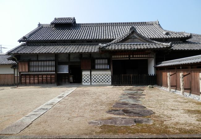 三階の望楼がある江戸末期建築の大庄屋の屋敷