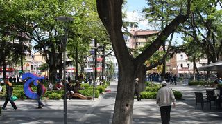 レストラン、ホテル、ツアー会社なんでもあり