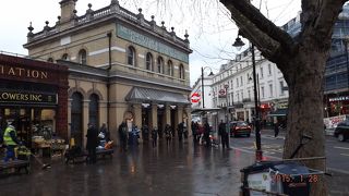 チューブではいろいろの人に巡り合い、旅の醍醐味を味わえます