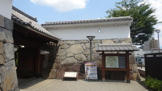 県庁側の入り口