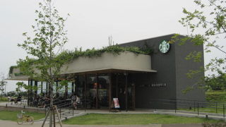 二子玉川公園内にあるスタバ