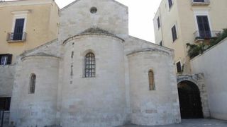 フェッラレーゼ広場に可愛らしい後ろ姿♪