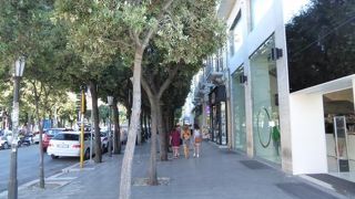 バーリの二大の一つである大通り「コルソ・カヴール」♪