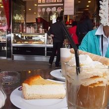 アイスカフェと、ケーゼクーヘン