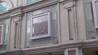 高級ブランドでガラガラ