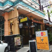 通りに面しているのはレストランになります