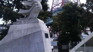 天女のような涼しげな像です