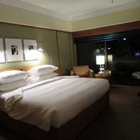 シンプルで機能的な客室