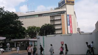 浦和駅前の百貨店
