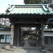 鎌倉の住宅街のお寺