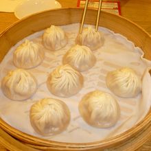 火傷に注意！スープたっぷりの小籠包