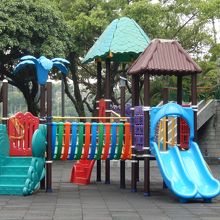 子供用の遊具もあります