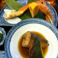 夕食のカニと煮物