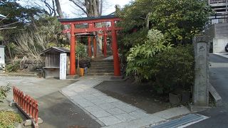 住宅街の八幡宮