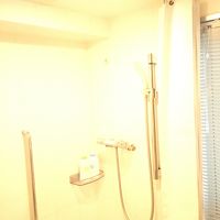 バスタブはありません。ブースは広い目です。