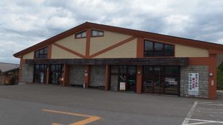 硫黄山の麓の軽食堂兼土産物店