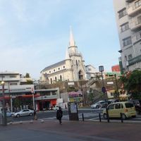 ホテルの先に見えます。