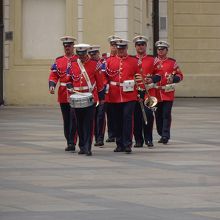 音楽隊。ずっといるのかと思ったら、すぐ別の建物内に。