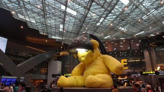 おおきな熊のぬいぐるみがインパクト大