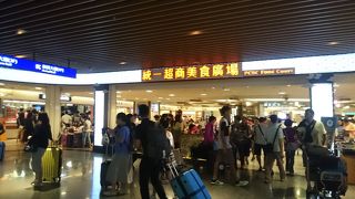 空港のフードコート